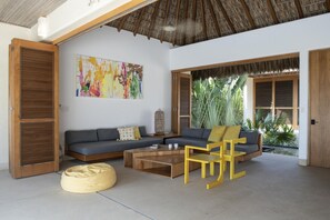 Interior - Casa Nisa - La Flia Oceanfront Luxury (Puerto Escondido)