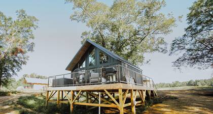 Lake Front Modern Cabin: Hot Tub, TV, & Lake Views