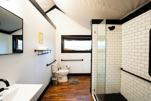 Dusche, Haartrockner, Handtücher