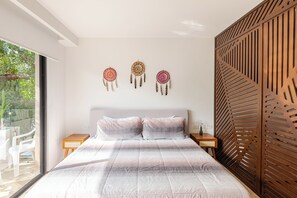 Caja de seguridad en la habitación y escritorio