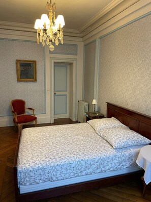 4 chambres, fer et planche à repasser, Wi-Fi gratuit, draps fournis