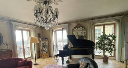 New! Extraordinary with view of Eiffel tower, Concorde Square & Tuileries Garden