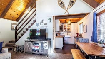 Una Smart TV, una chimenea