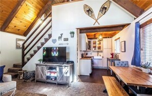 Smart TV, fireplace - Pinecone Hideaway · Cozy A-Frame Big Bear Cabin with Hot Tub · Quiet Pines (Sugarloaf)