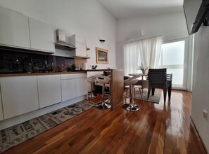 Geladeira, fogão, cooktop, lava-louças