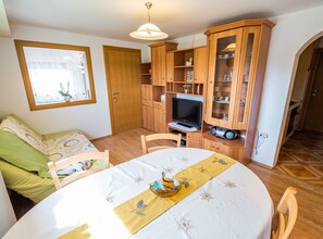 1 bedroom, iron/ironing board, internet, bed sheets