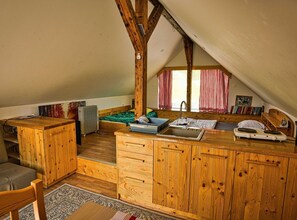 1 bedroom, bed sheets