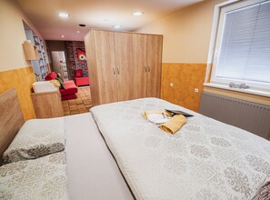 2 chambres, fer et planche à repasser, accès Internet