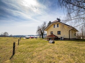 Exterior - Vibrant and Elegant Residence with Hot-Tub - Two Bedroom Holiday Home with Hot-Tub (Visnja Gora)