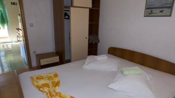 2 bedrooms, WiFi, bed sheets