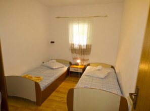 2 bedrooms, WiFi, bed sheets