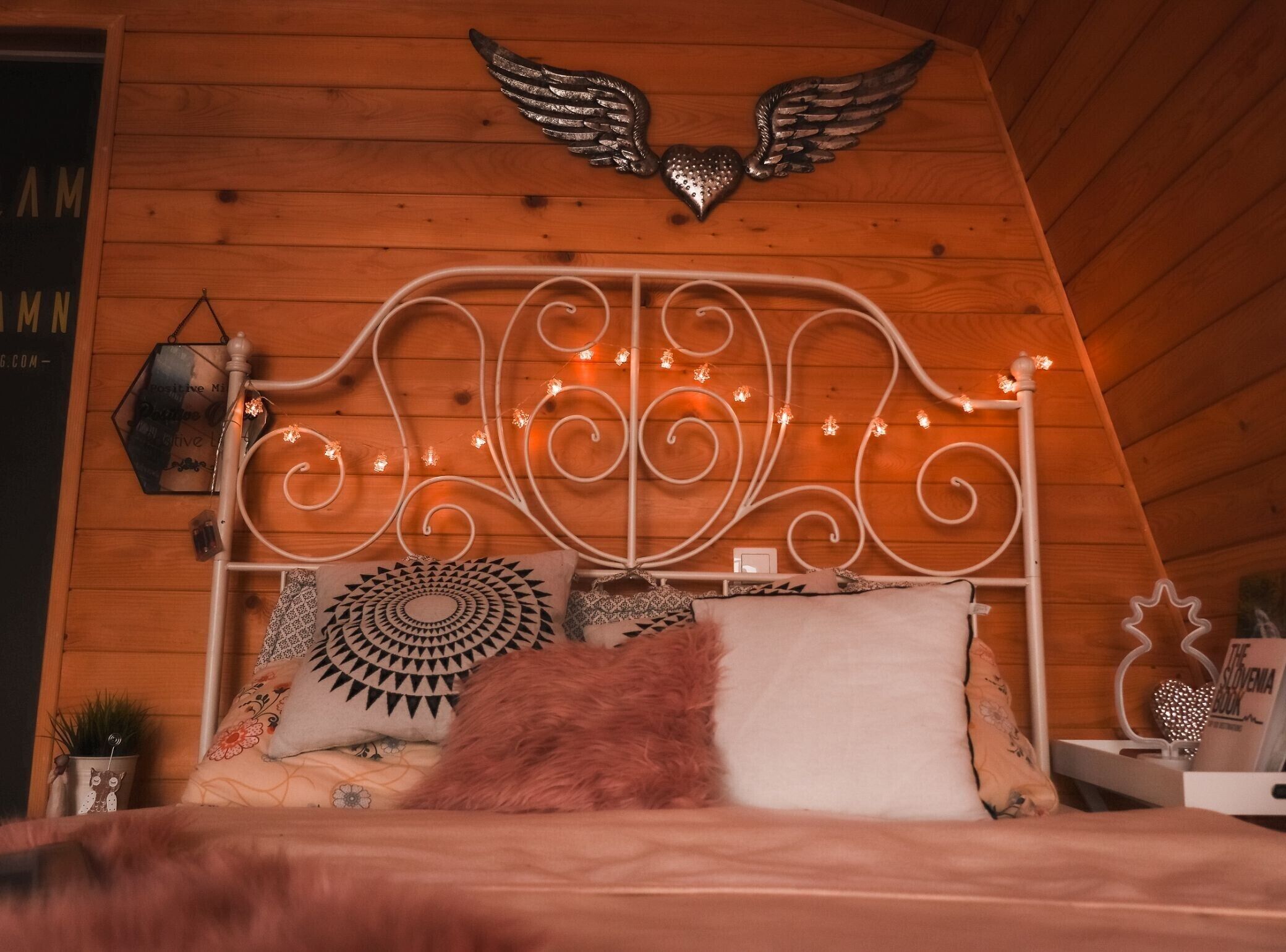 1 bedroom, bed sheets
