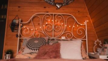 1 bedroom, bed sheets
