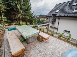 Outdoor dining - Family-Friendly Mountain Paradise Residences - Two Bedroom Apartment with Terrace (Preddvor)