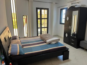 4 Schlafzimmer, Bügeleisen/Bügelbrett, WLAN, Bettwäsche