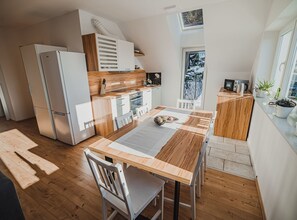 Mikrovågsugn, ugn, spishäll och diskmaskin