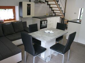 Interior - Riverside Rustic Ridge Apartments with Balcony - Two Bedroom Apartment with Balcony (Slap ob Idrijci)