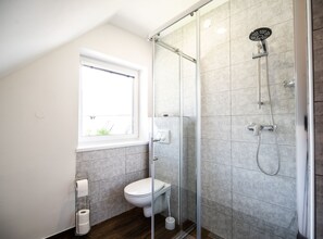Dusche, Haartrockner, HandtĂŒcher