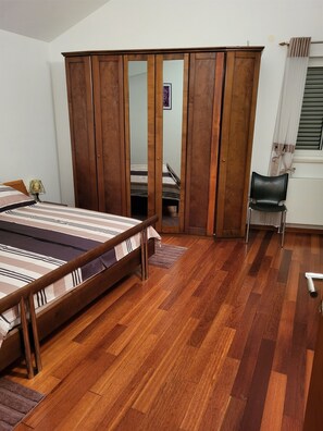 2 Schlafzimmer, Bügeleisen/Bügelbrett, Internetzugang, Bettwäsche