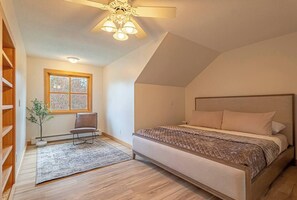 5 bedrooms, desk, iron/ironing board, travel cot
