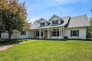 Exterior - Exquisite 5 Bedroom Vacation Home (Cohasset)
