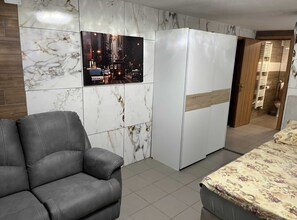 1 bedroom, internet, bed sheets