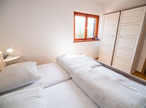 2 bedrooms, iron/ironing board, WiFi, bed sheets