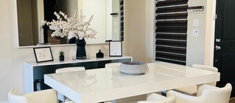 Spacious Family Home, Walk to Shops & Dining