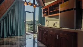 Fridge, microwave, coffee/tea maker, toaster