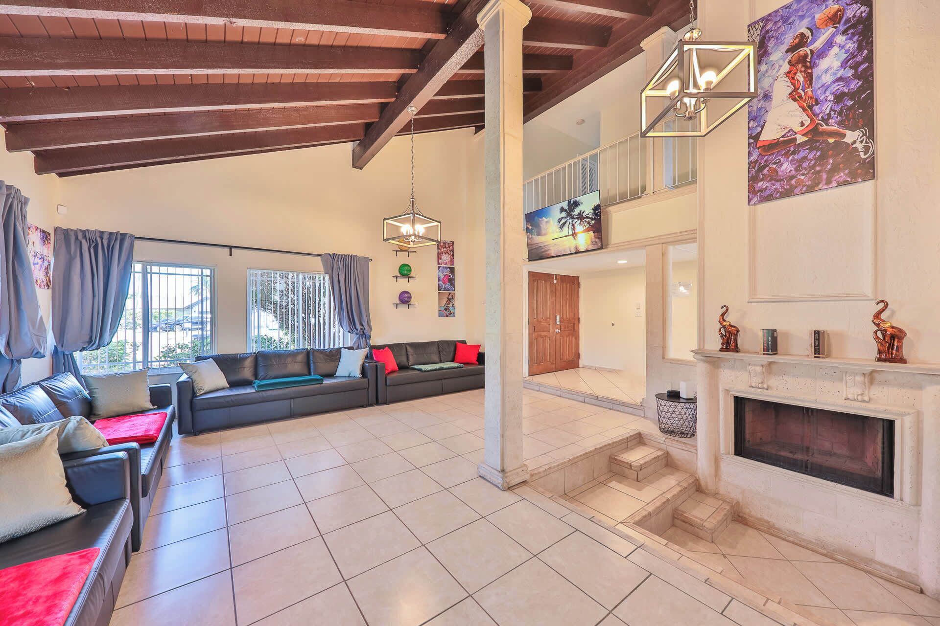 Smart-TV, Kamin, Bücher