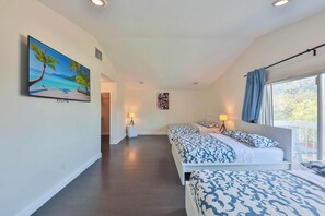 6 habitaciones, tabla de planchar con plancha y cuna de viaje 