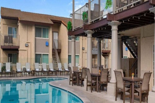 Chic hotel suite with WiFi and AC in amazing Anaheim