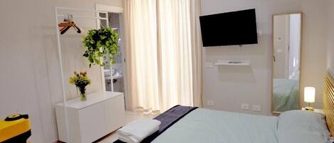 4 bedrooms, in-room safe, travel cot, WiFi