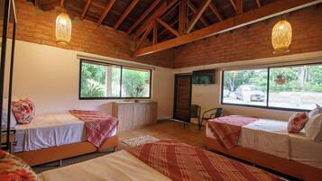 Familjerum - utsikt mot trädgården | Utsikt från rummet