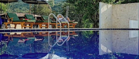 2 piscines extérieures