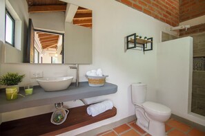 Superior Double Room, Lake View | Bathroom