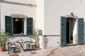 Outdoor dining - Charlotte's Sweet Refuge (Orvieto)