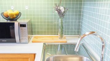 Microonde, forno, piano cottura, lavastoviglie