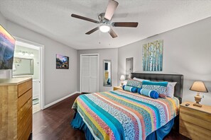 7 bedrooms, desk, iron/ironing board, travel crib