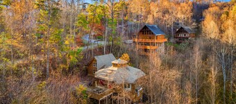 Smoky Mountain Chalet- Pool- Theater- Pool Table- Pet Friendly