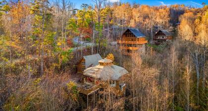 Smoky Mountain Chalet- Pool- Theater- Pool Table- Pet Friendly