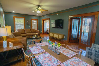 Blue house on 5th! Arcade room, fire pit, privacy fenced yard, and more!! 