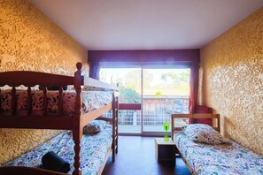 4 bedrooms, WiFi, bed sheets - Cosy house in Les Abatilles, beach 1 km away (Arcachon)