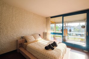 4 bedrooms, WiFi, bed sheets