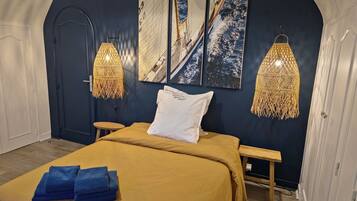 5 chambres, bureau, fer et planche à repasser, lit parapluie