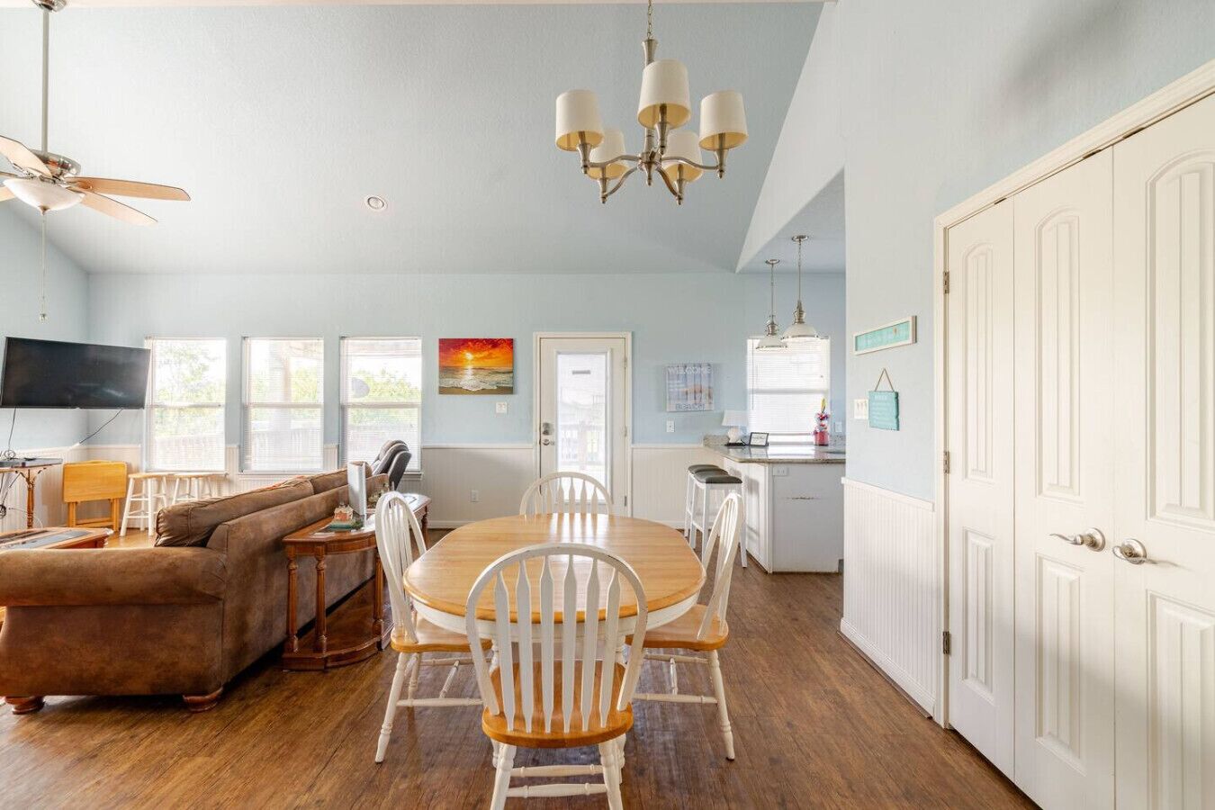 Central 2br/2ba, Easy Beach Access, Sleeps 10 - Crystal Beach, TX