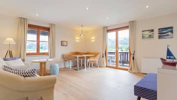 Comfort Apartment, Lake View | In-room dining