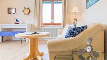 Comfort Apartment, Lake View | Living area