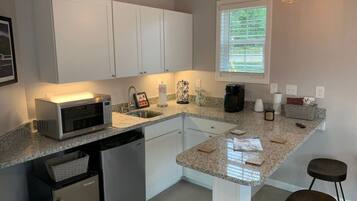 Fridge, microwave, oven, coffee/tea maker