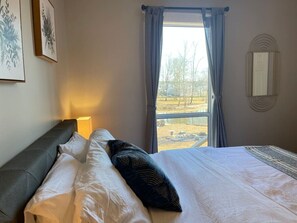 3 bedrooms, desk, iron/ironing board, WiFi